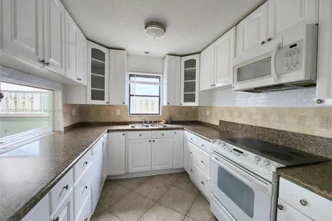 2501 SW 58th Mnr, Dania Beach FL 33312