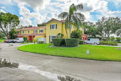 2011 SW 103rd Ter, Miramar FL 33025