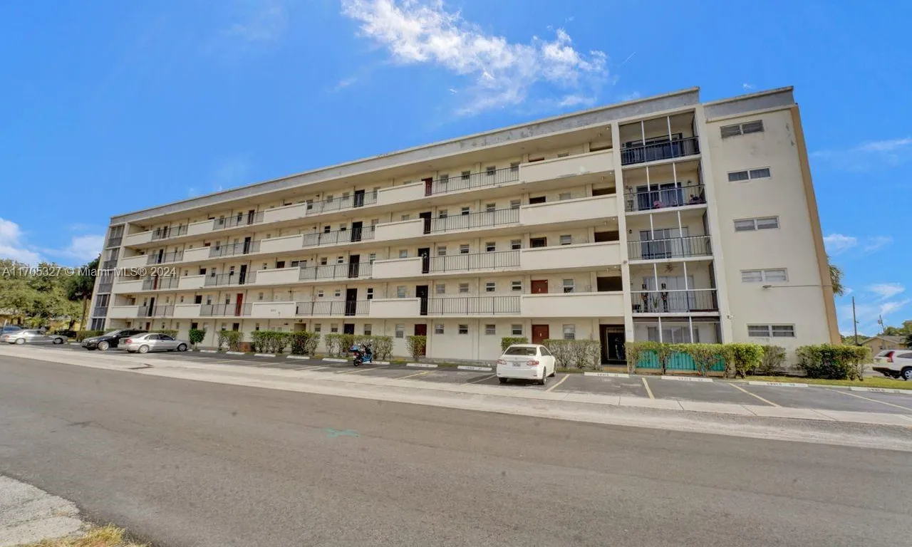 220 SW 9th Ave # 307, Hallandale Beach FL 33009