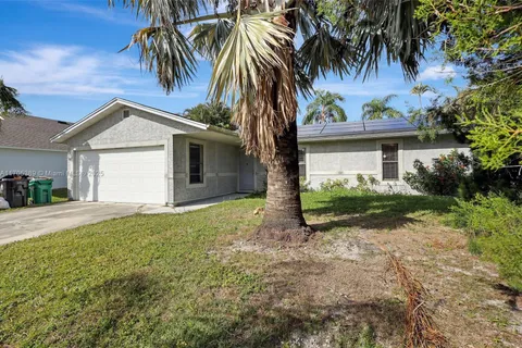 205 SW Christmas Ter, Port St. Lucie FL 34984