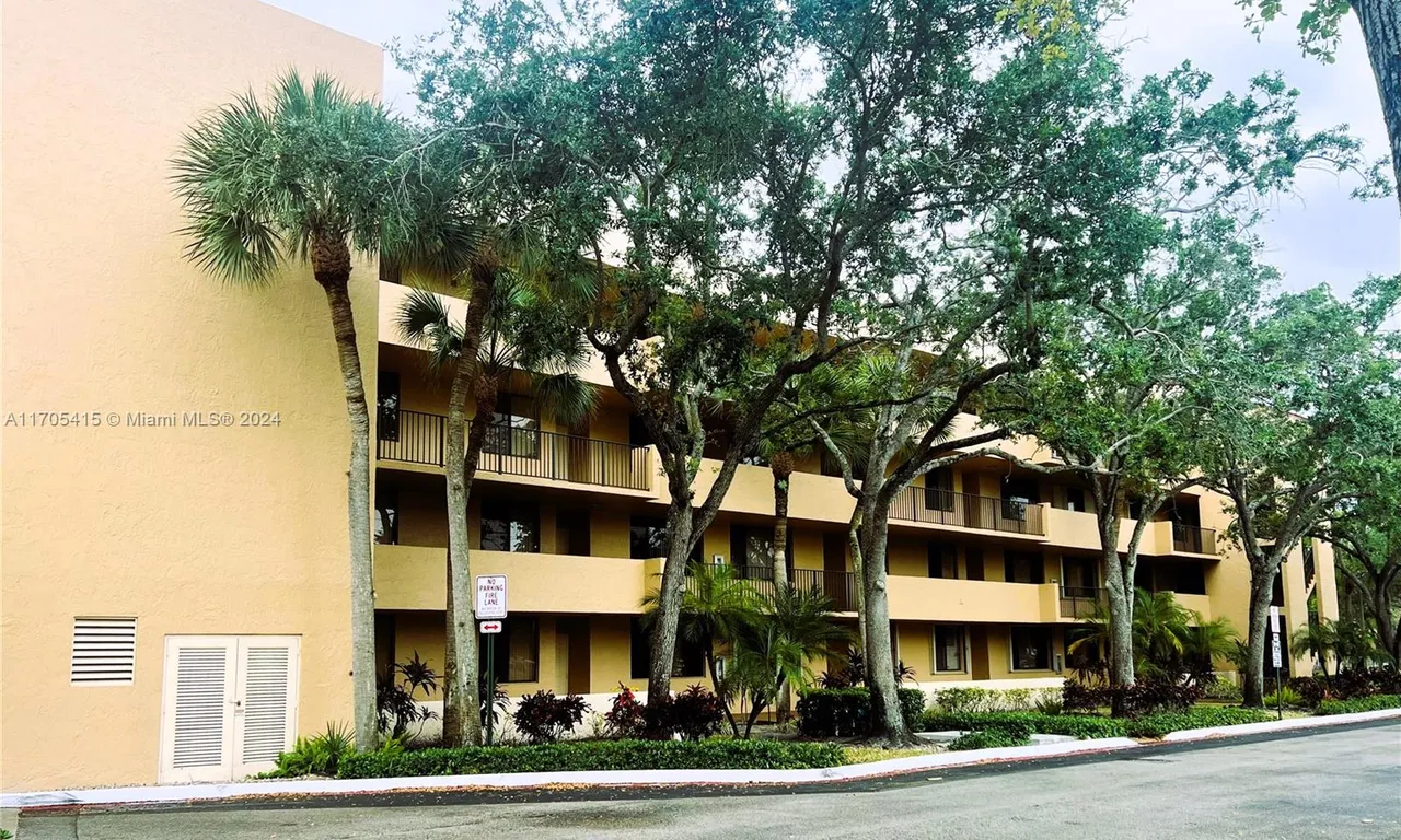 8592 W Sunrise Blvd # 416, Plantation FL 33322