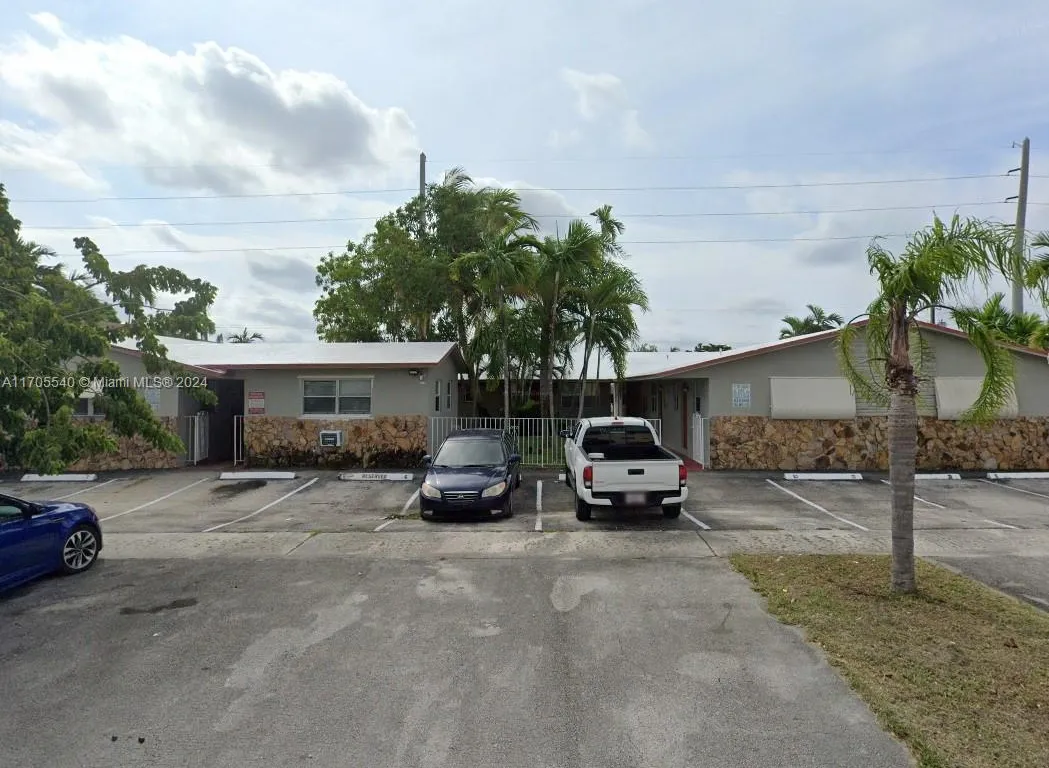 704 NE 8th St # 3, Hallandale Beach FL 33009