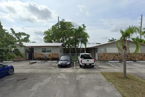 704 NE 8th St # 3, Hallandale Beach FL 33009