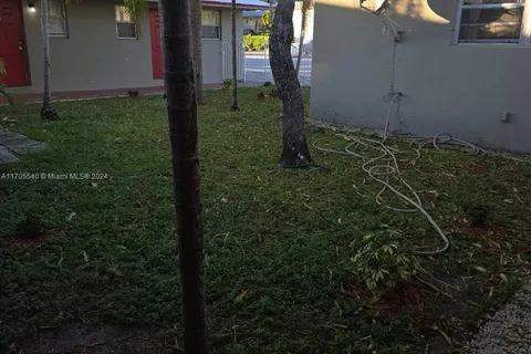 704 NE 8th St # 3, Hallandale Beach FL 33009