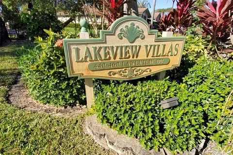 450 Lakeview Dr # 2, Weston FL 33326