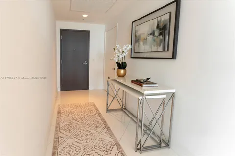 17111 Biscayne Blvd # 2109, North Miami Beach FL 33160