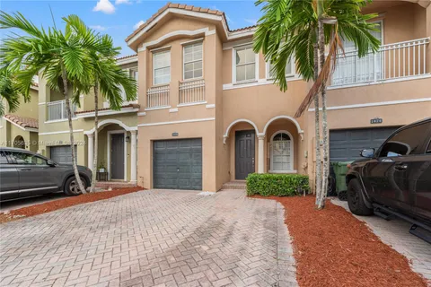 1476 SE 26th Ave, Homestead FL 33035