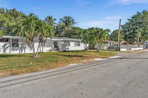 1691 NE 146th St, Miami FL 33181