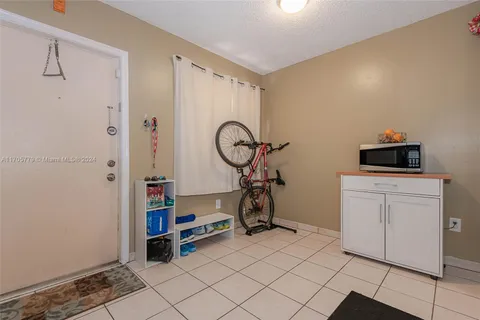 475 NW 210th St # 103, Miami Gardens FL 33169