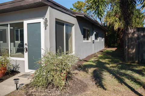 631 NE 57th St, Oakland Park FL 33334