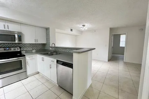 520 SW 111th Ave # 102, Pembroke Pines FL 33025