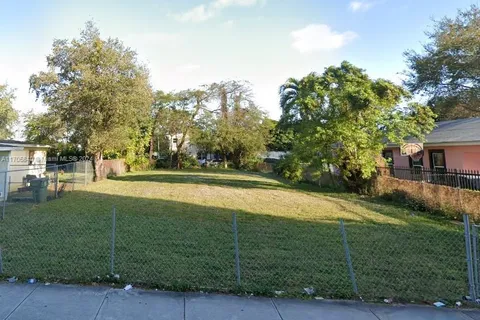 749 NW 69th St, Miami FL 33150