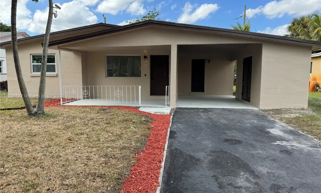 921 NW 35th Ter, Lauderhill FL 33311