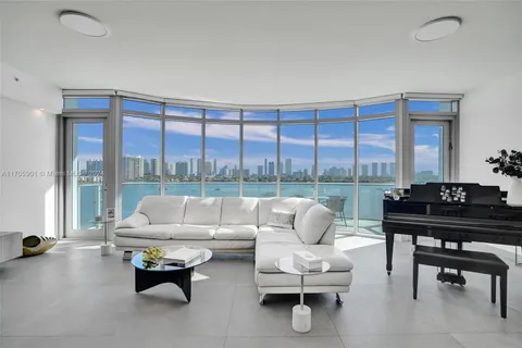 17111 Biscayne Blvd # 811, North Miami Beach FL 33160