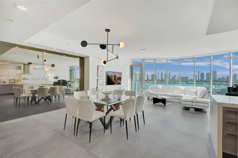 17111 Biscayne Blvd # 811, North Miami Beach FL 33160