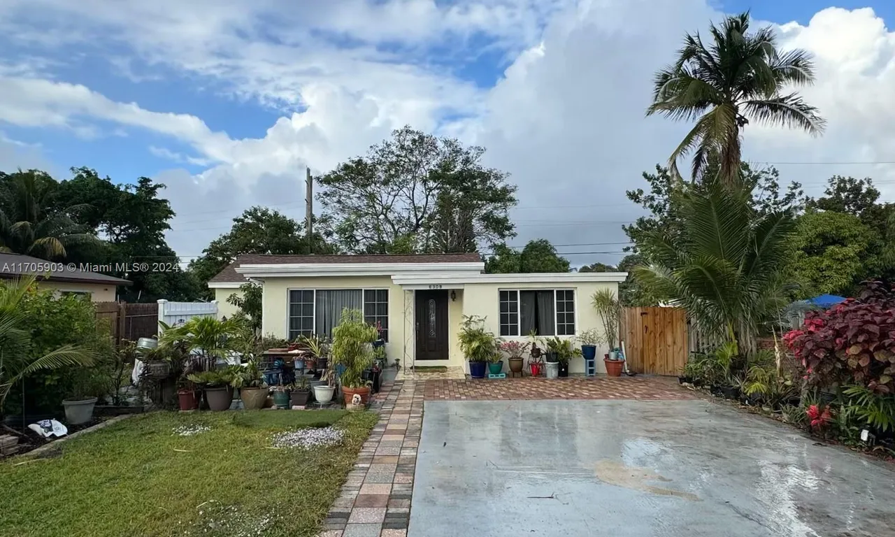 6309 Dewey St, Hollywood FL 33023