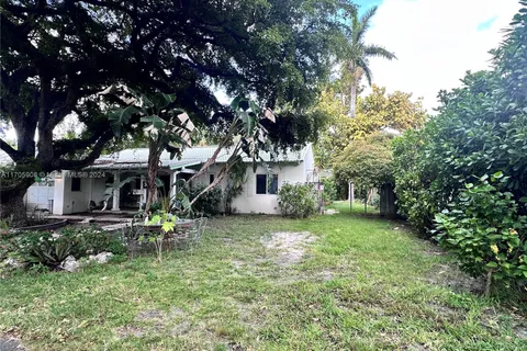 845 NE 71 St, Miami FL 33138