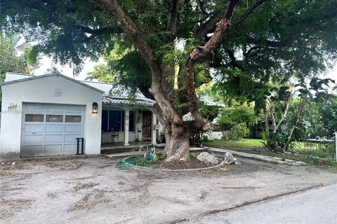 845 NE 71 St, Miami FL 33138