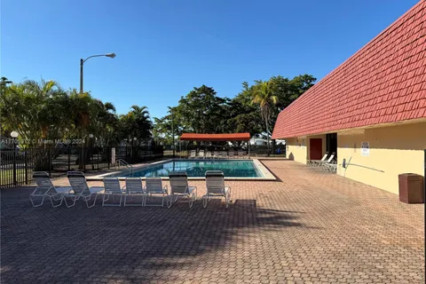 21511 NW 3rd St, Pembroke Pines FL 33029