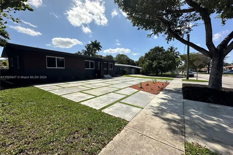 974 NE 145th St, North Miami FL 33161