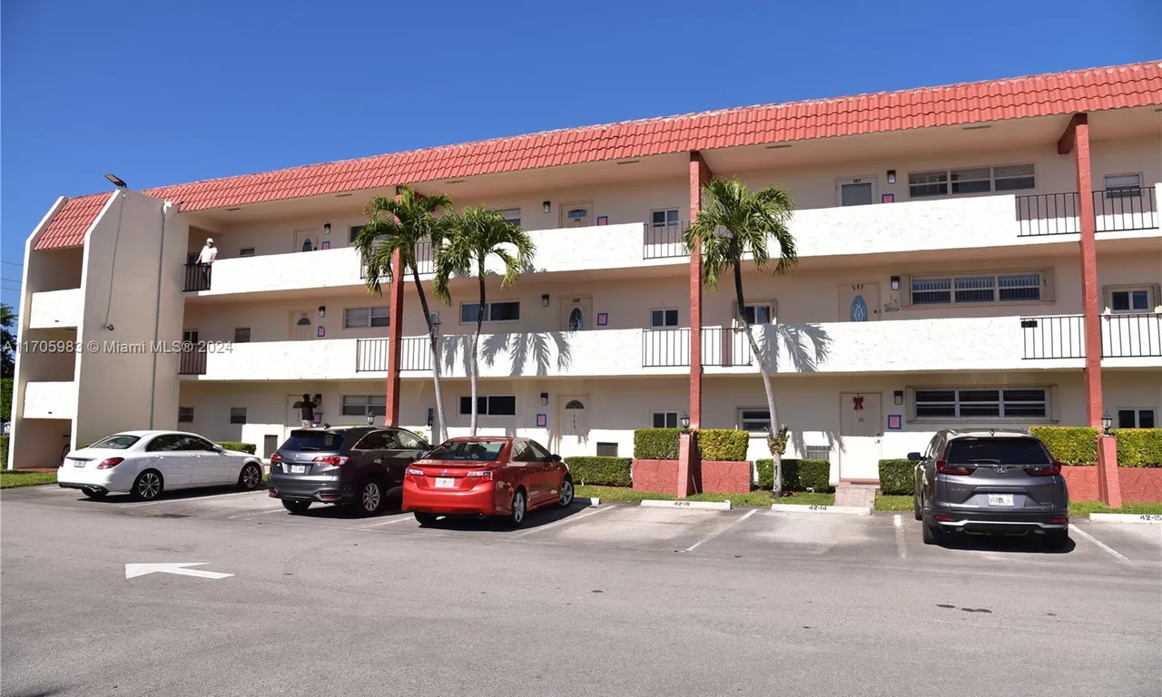 371 S Hollybrook Dr # 310, Pembroke Pines FL 33025