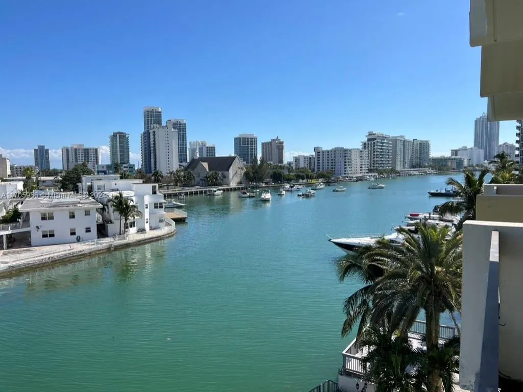 6937 Bay Dr # 304, Miami Beach FL 33141