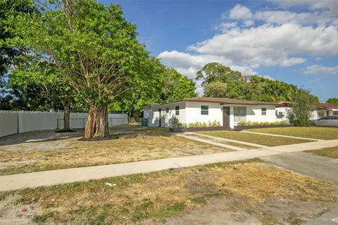 6839 SW 20th St, Miramar FL 33023