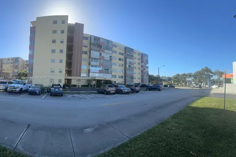 16410 Miami Dr # 401, North Miami Beach FL 33162