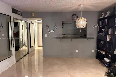 16410 Miami Dr # 401, North Miami Beach FL 33162