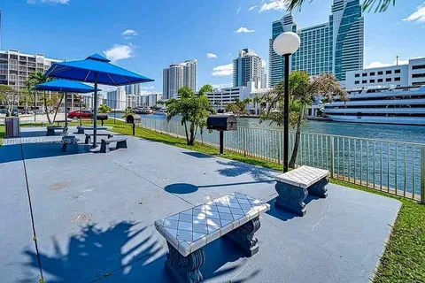 200 Leslie Dr # 328, Hallandale Beach FL 33009