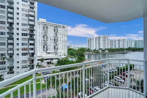 18061 Biscayne Blvd # 502, Aventura FL 33160