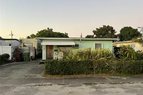 771 E 47th St, Hialeah FL 33013