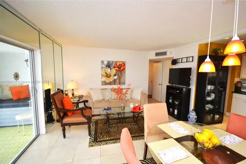 4990 E Sabal Palm Blvd # 307, Tamarac FL 33319