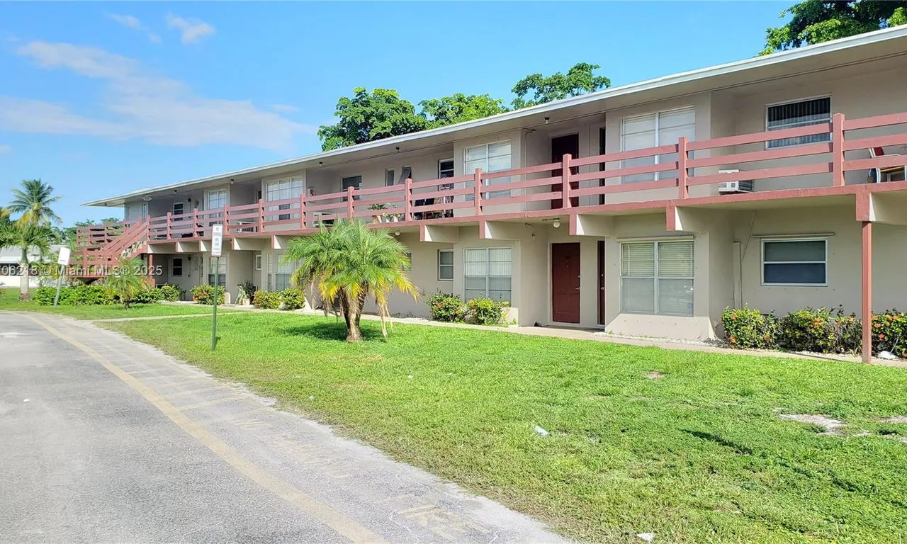 2980 NW 43rd Ter # 204, Lauderdale Lakes FL 33313