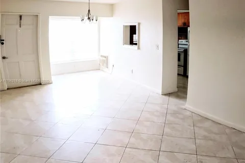2980 NW 43rd Ter # 204, Lauderdale Lakes FL 33313