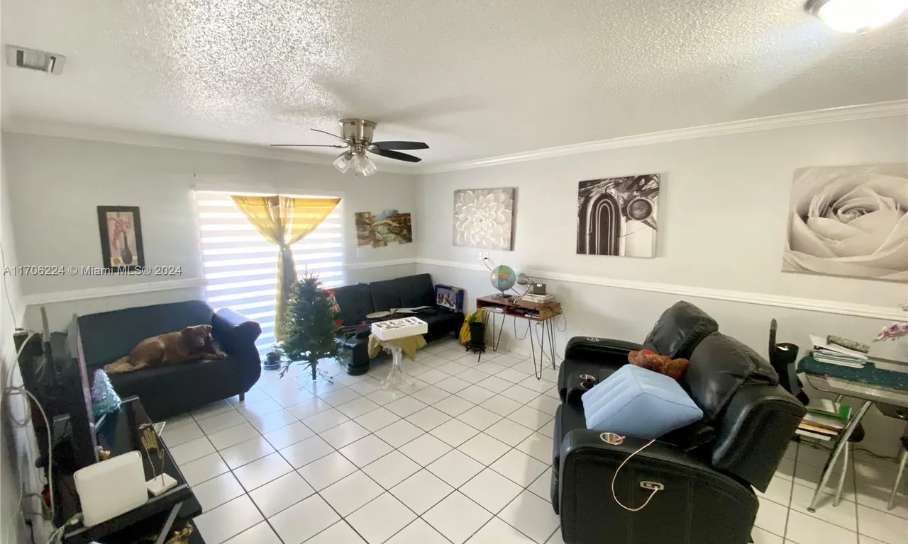 2925 W 80th St # 221, Hialeah FL 33018