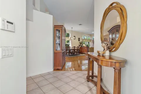 2553 Bay Pointe Dr, Weston FL 33327