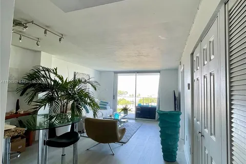 6900 Bay Dr # 7A, Miami Beach FL 33141