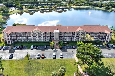 13700 SW 14th St # 410D, Pembroke Pines FL 33027