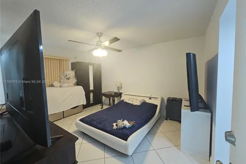 661 N University Dr # 102, Pembroke Pines FL 33024