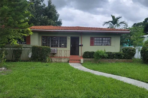 760 NE 147th St, North Miami FL 33161