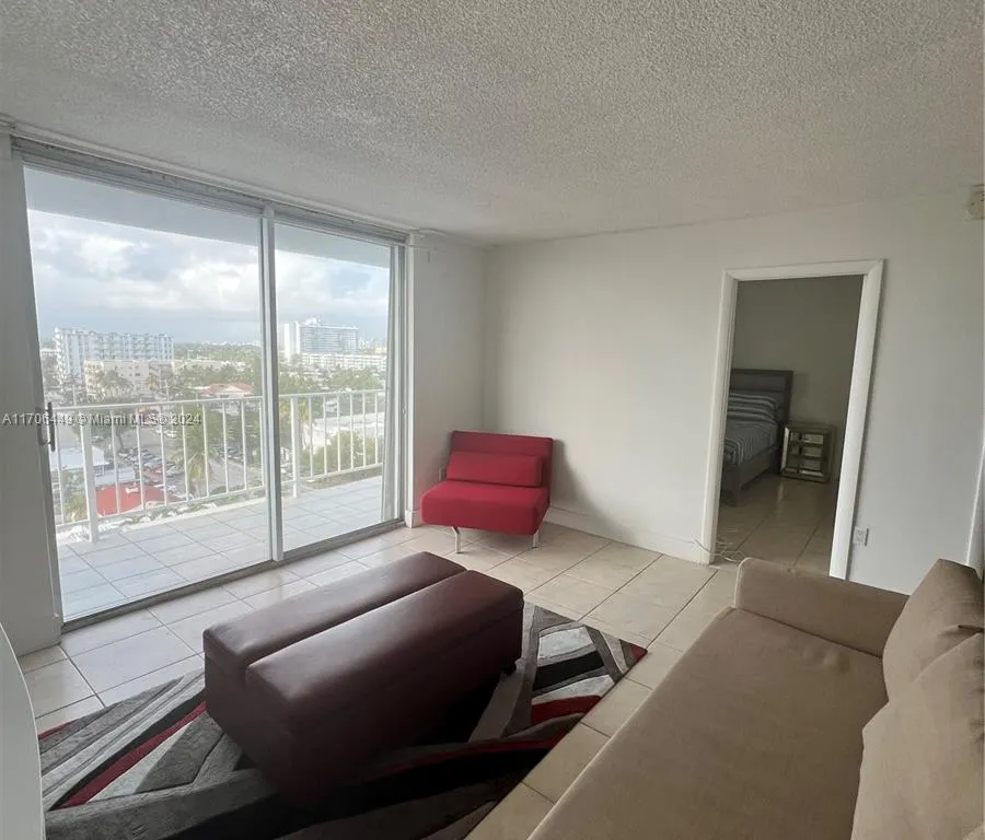 6900 E Bay Dr # 8J, Miami Beach FL 33141