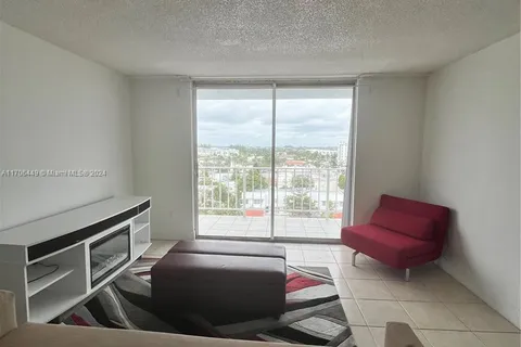 6900 E Bay Dr # 8J, Miami Beach FL 33141