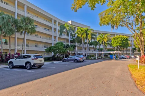 821 Cypress Blvd # 304, Pompano Beach FL 33069