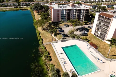 20850 San Simeon Way # 5, Miami FL 33179