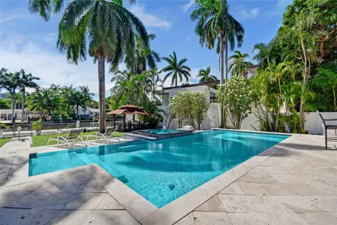 1070 Belle Meade Island Dr, Miami FL 33138