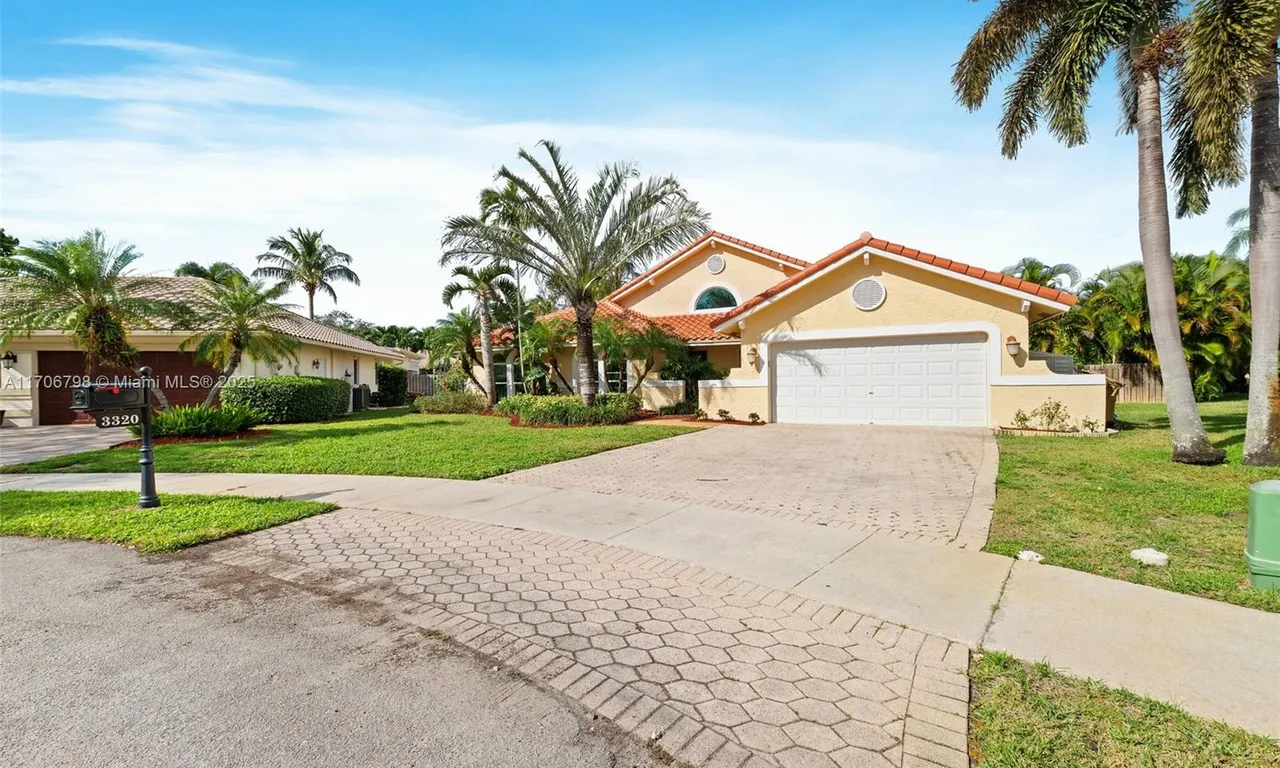 3320 Maple Ln, Davie FL 33328