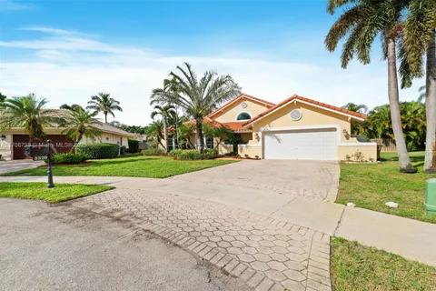 3320 Maple Ln, Davie FL 33328