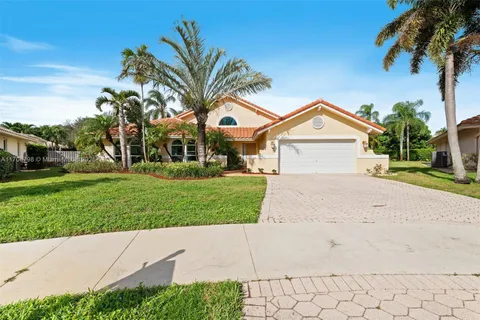 3320 Maple Ln, Davie FL 33328