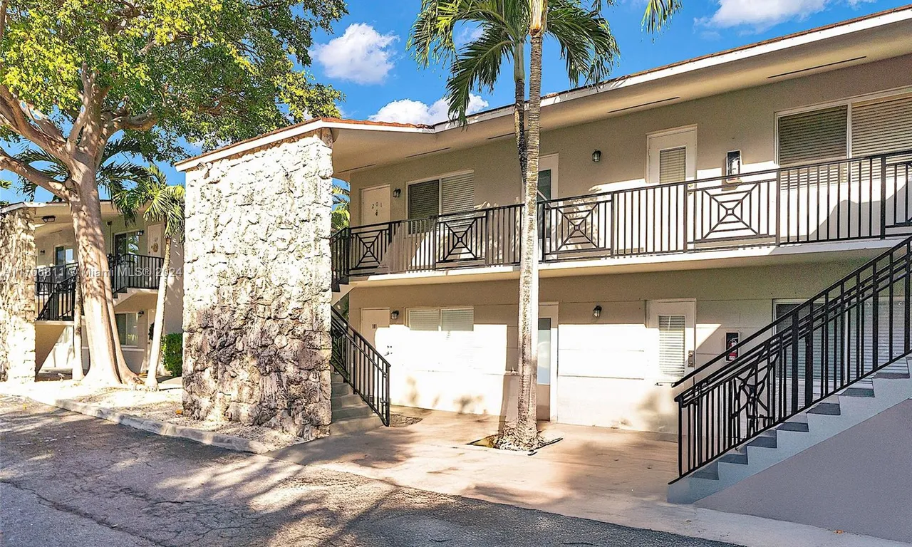 81 Edgewater Dr # 201, Coral Gables FL 33133